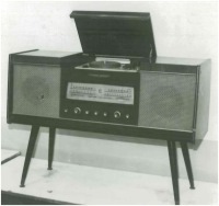 第一台電唱機HE-44照片