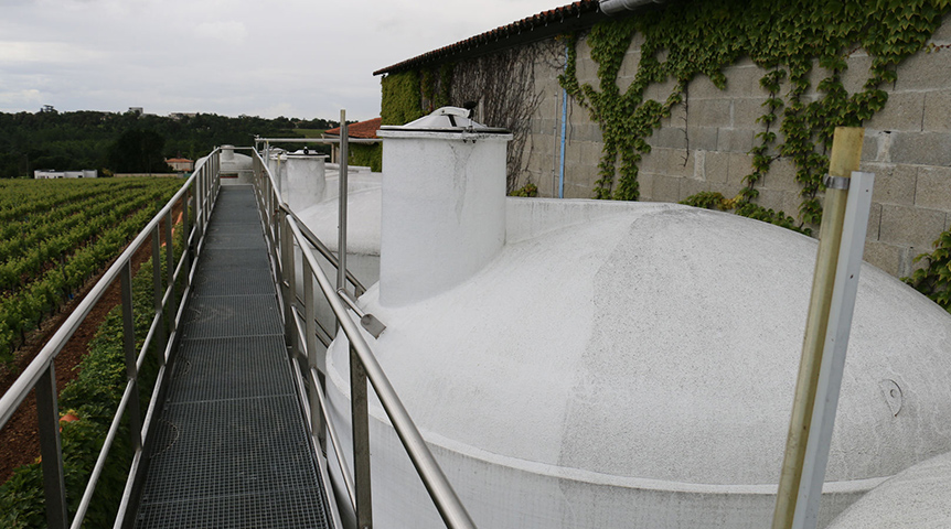 Hình ảnh bên ngoài của Nhà máy rượu vang Pháp tại Boutier-Saint-Trojan