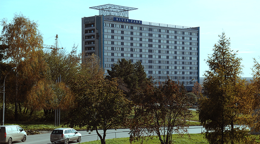 An image of River Park Hotel building exterior
