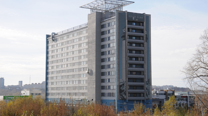 An image of River Park Hotel building exterior