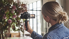LUMIX G100 — опробуйте камеру, которая была разработана специально для влогеров.