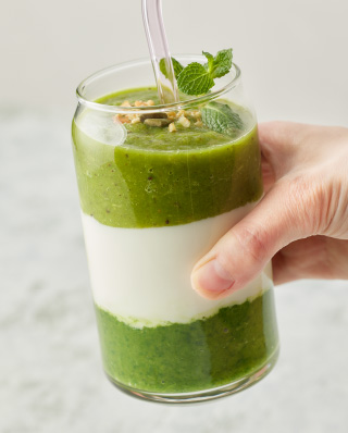 Green smoothie with layers