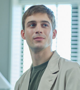 Model image (Lifestyle)