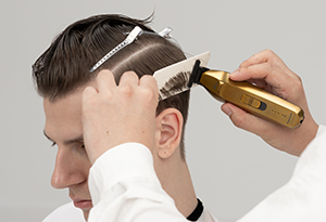 Recorte con peine utilizando la recortadora en forma de T ER-XT70