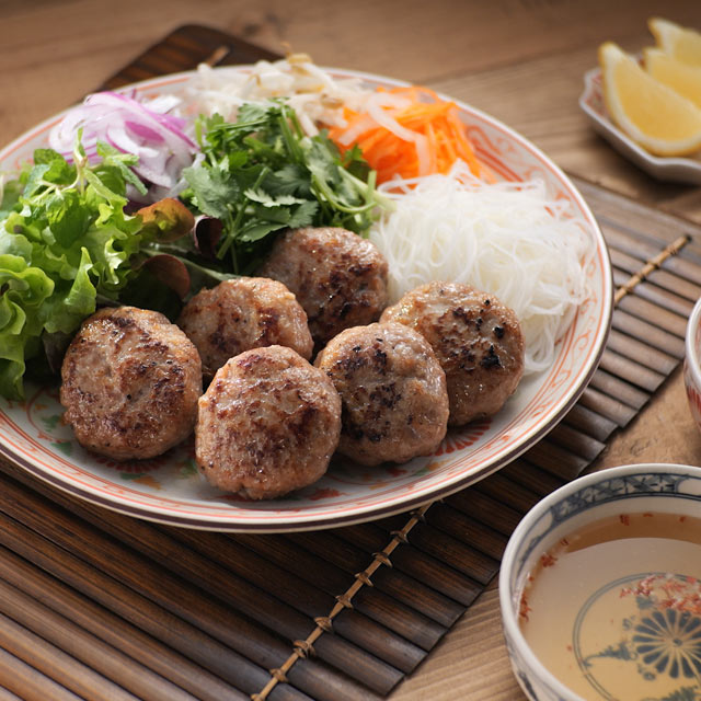 ขนมจีนหมูย่างสไตล์เวียดนาม See more