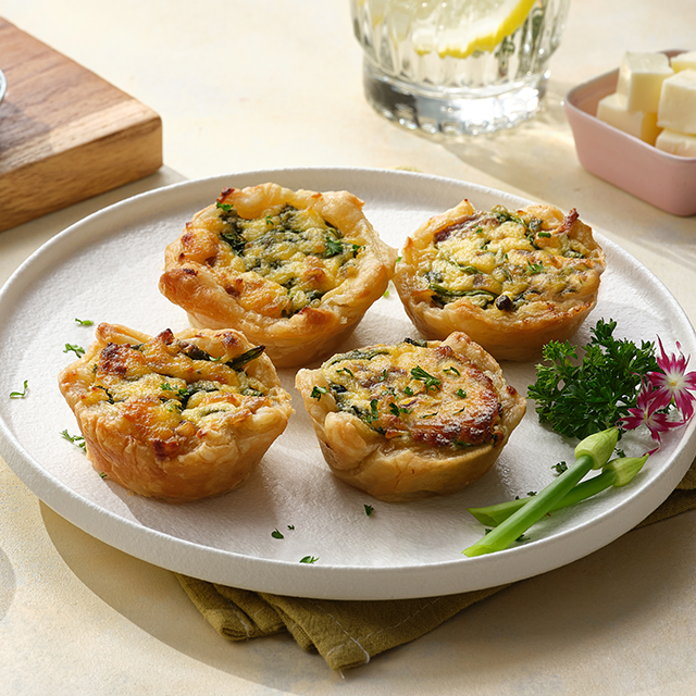 BÁNH TART PHÔ MAI CẢI BÓ XÔI See more