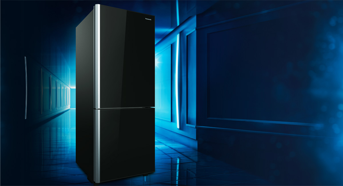 Novo design inovador. Com porta de vidro espelhada.