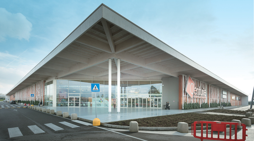 Le Centurie CENTRO COMMERCIALE في إيطاليا