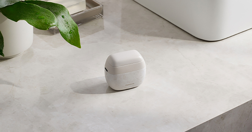 A revolutionary shave in the palm of your hand with premium 5-blade Shavers