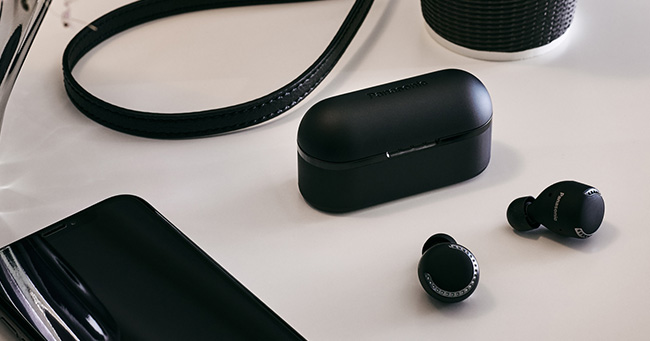 LUMIX S5 – Hybrid full-frame mirrorless camera delivers exceptional video quality, mobility and durability