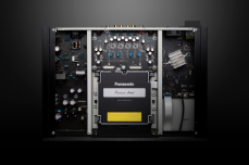 024-FY2018-Panasonic-Player-DP-UB9004-Lifestyle-Innenansicht-Oben