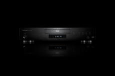 024-FY2018-Panasonic-Player-UB9004-K-Lifestyle-Front2
