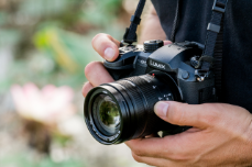 028_FY2017_Panasonic_GH5_side