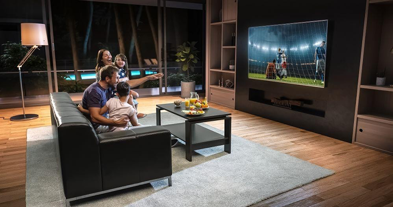 7 Cara Seru Menonton TV di Rumah Bareng Keluarga