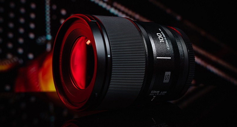 Il teleobiettivo macro a focale fissa più piccolo e leggero* al mondo: LUMIX S 100MM F2.8