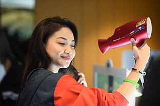 Influencers experienced, at first hand, the all-new Panasonic Hair Dryers EH-NA98.