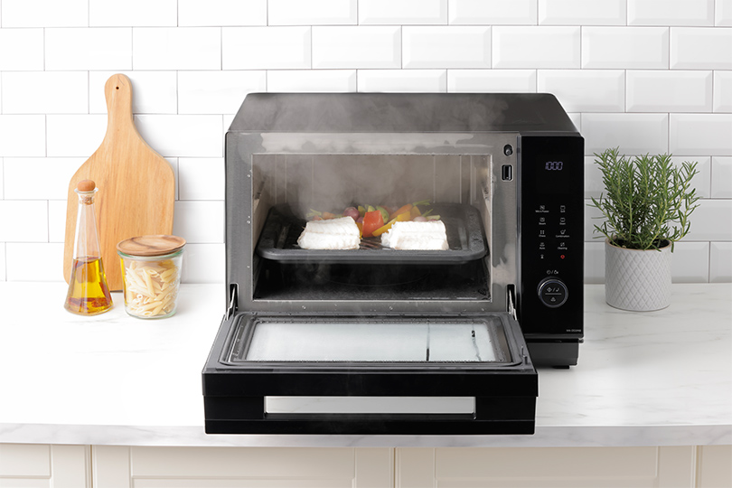 EXPERIENCE EFFORTLESS COOKING WITH THE NEW PANASONIC NN-DS59N STEAM COMBI OVEN