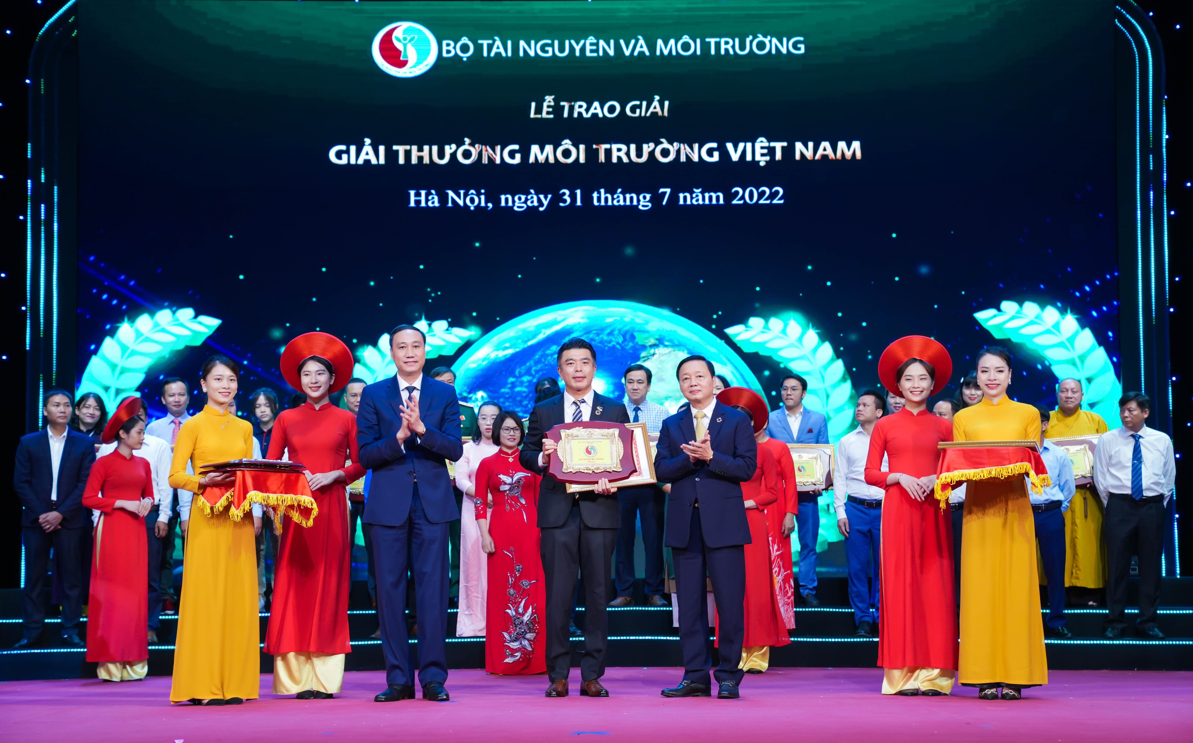 Panasonic was officially honored with Vietnam National Environment Award for the 3rd time thanks to its tremendous efforts and contributions for environment in Vietnam
