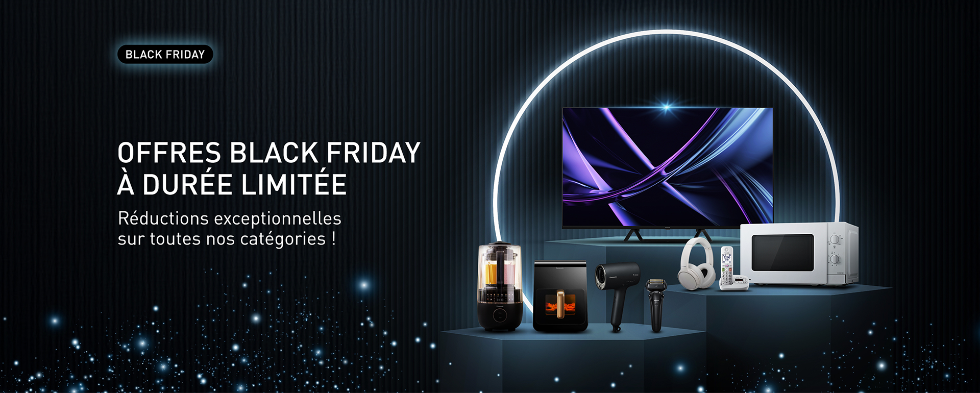 Bannière Black Friday : texte “Offres Black Friday à durée limitée – Réductions exceptionnelles sur toutes nos catégories !”. Image avec téléviseur, mixeur, sèche-cheveux, casque audio, rasoir électrique et micro-ondes, sur fond bleu avec effets lumineux.