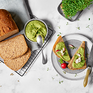 Vitalbrot mit Guacamole und Kresse