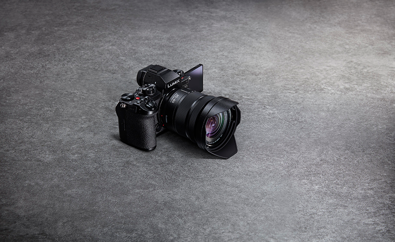 Нов хибриден пълноформатен безогледален фотоапарат LUMIX S5, отличаващ се с изключително качество на образа, висока чувствителност при запис на снимки/видео и невероятна мобилност
