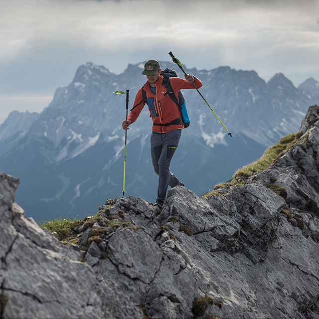 Course d’aventure à travers les Alpes – par Philip Reiter accompagné du Lumix S1R See more
