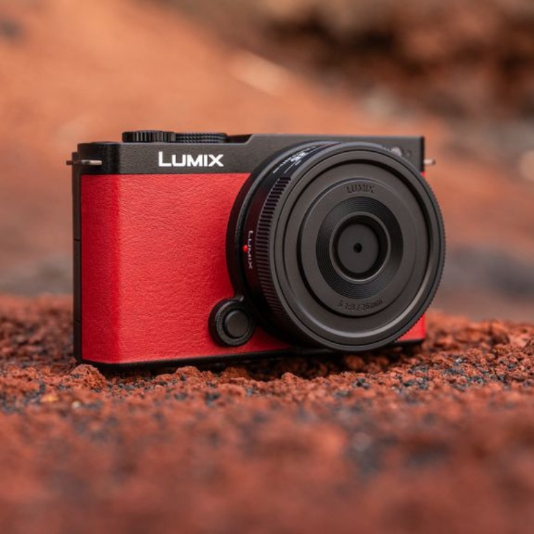 Lumix S9