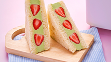 Matcha Strawberry Fruit Sando