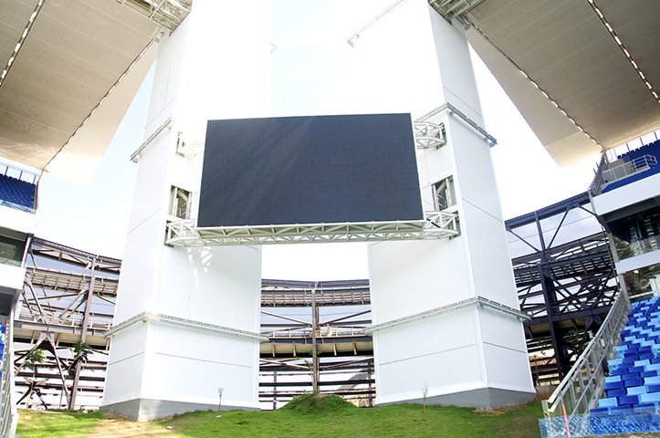 77,4 metros cuadrados de pantallas profesionales LED