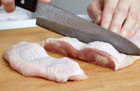 The skin of soft chicken is cut easily without snagging!