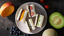 Fruit sandwich with sweet red-bean paste