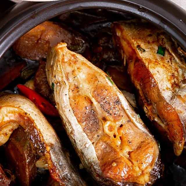 Cá ba sa kho tộ See more