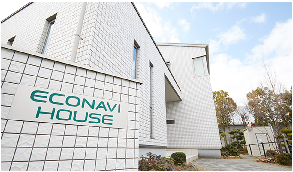 This interview was conducted at the Eco Navi House, located on the premises of the appliance company in Kusatsu City, Shiga Prefecture.