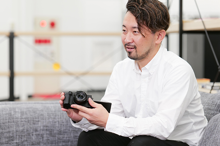 2 :The designer in charge says that it is both compact body and easy to use for Vlog.