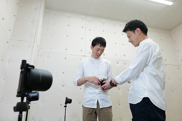 3 : What is the engineer's insistence on the small body with microphone performance suitable for Vlog?