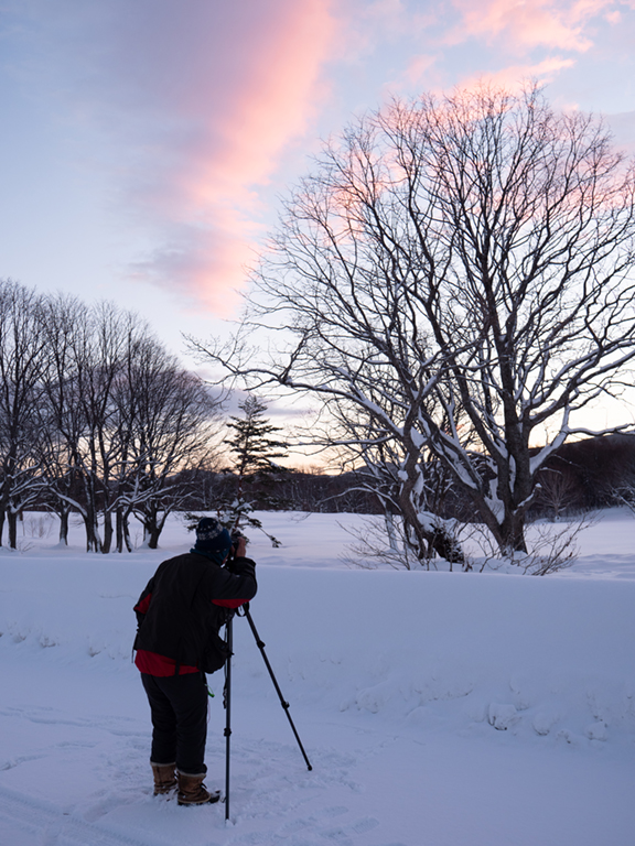 Engineers personally accompany the photographer to the shooting site