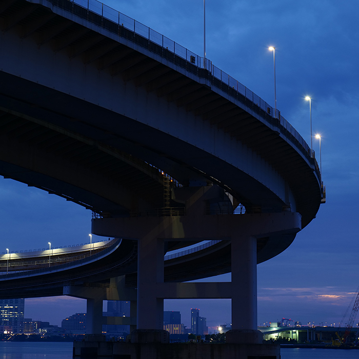 1 : Creating a completely new standard zoom lens that befits the needs in a new era