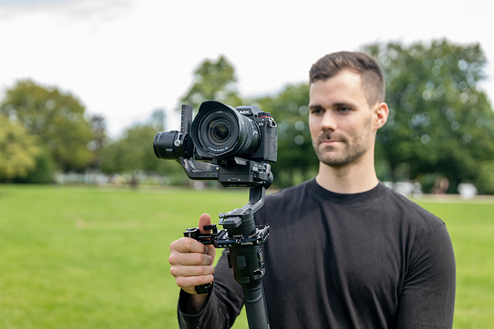 1 : Creating a completely new standard zoom lens that befits the needs in a new era