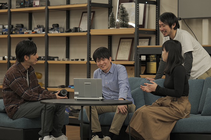 3 : Uncompromising Video Performance and Meticulous Attention to Details for Both High Design Quality and Excellent Operability