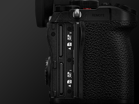 Два разъема под SD-карту