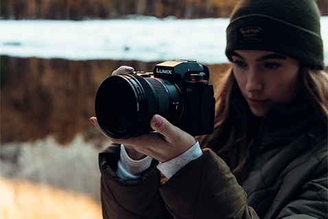 Ideal pentru a filma în timp ce mergeți: Tehnologia Active I.S.