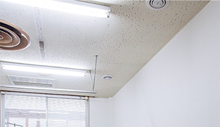 An image of installation of air-e at Sakanamachi Hospital