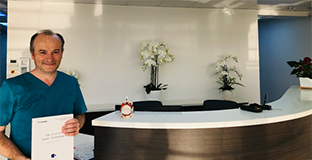 Images of dentist, outdoor units, and 4-way cassette air conditioner