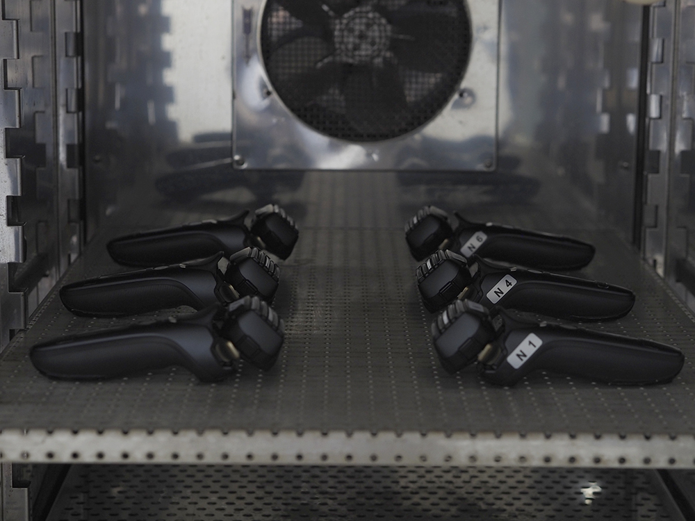 Postarzanie plastikowych części golarek w komorze klimatycznej