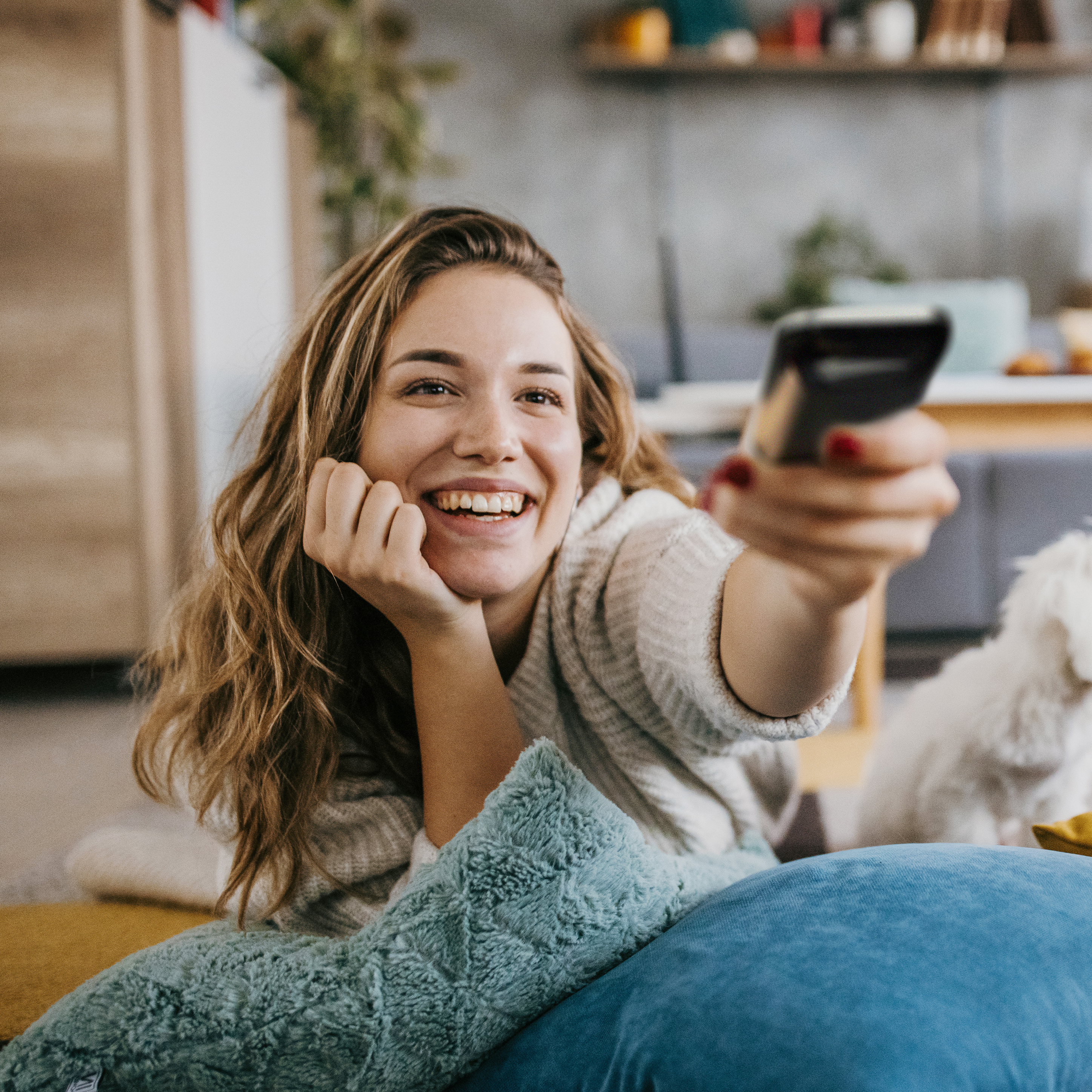 Sledujte svoje obľúbené položky. Ovládajte svoj domov. Krásne zjednodušený televízor Fire TV typu všetko v jednom.