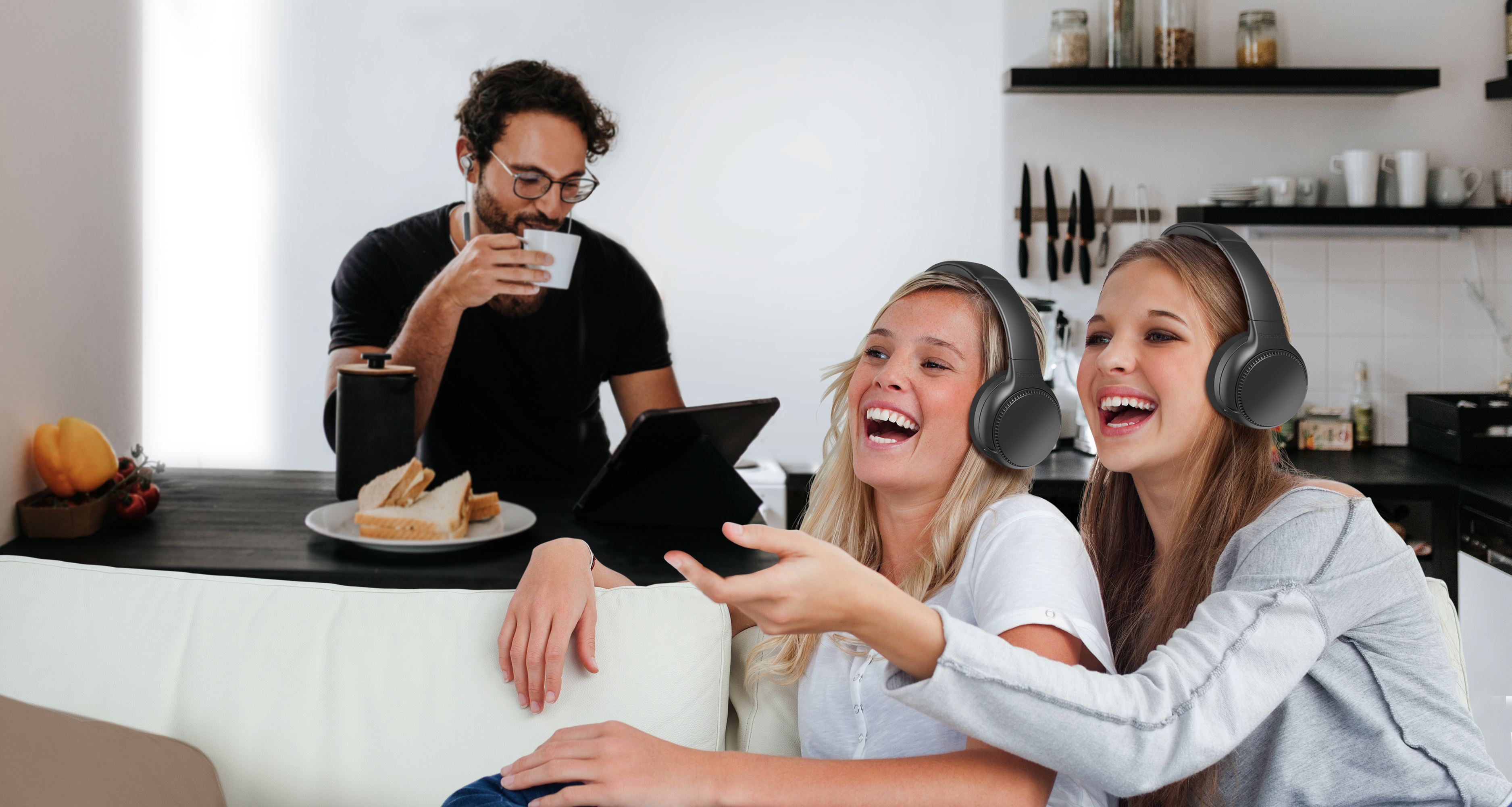 Łatwe podłączanie dwóch zestawów słuchawkowych. Funkcja podwójnego połączenia Bluetooth umożliwia korzystanie z telewizora przez dwie osoby jednocześnie.