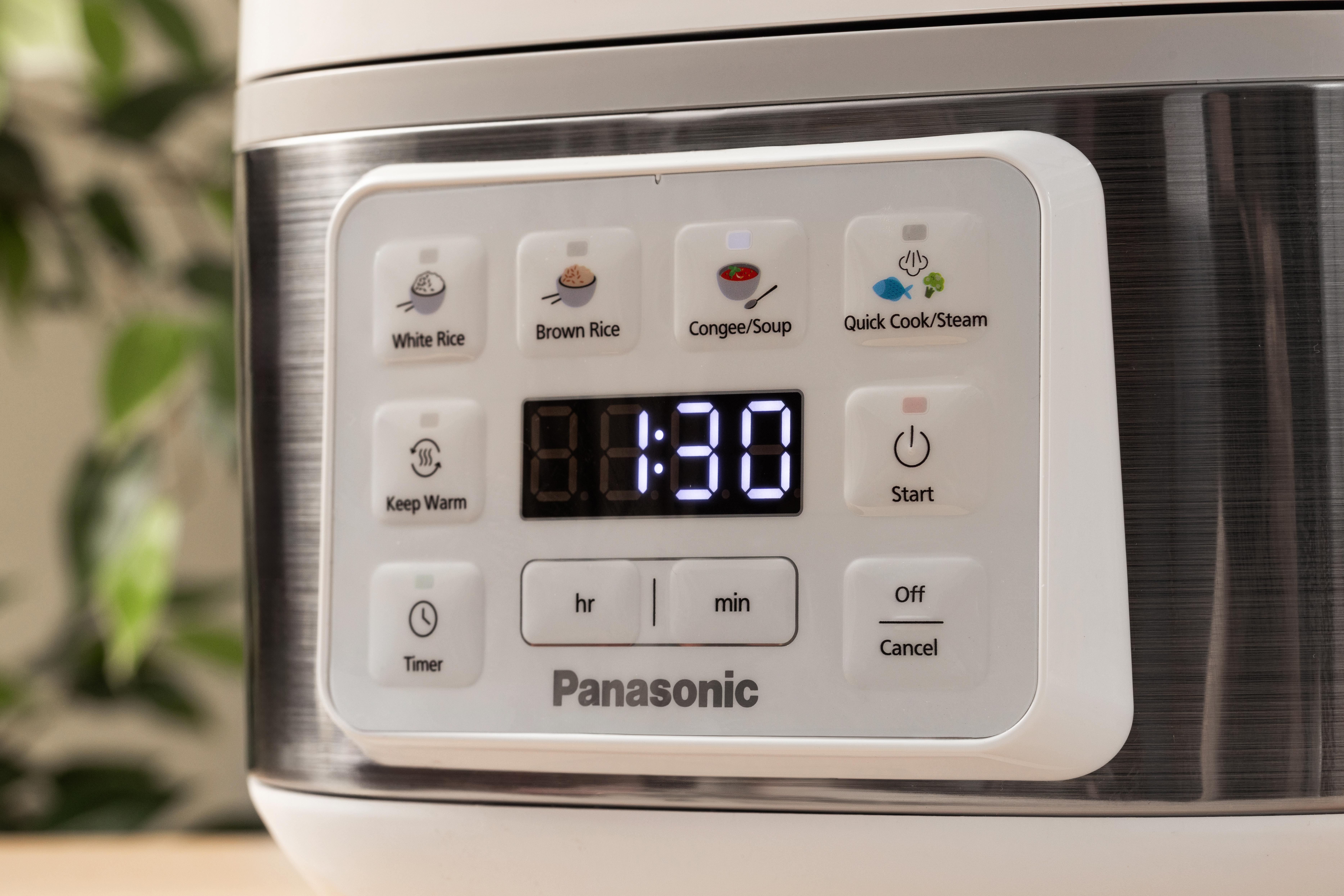 Close-up of the SR-DA152WXE White Rice Cooker's digital display showing a countdown timer.