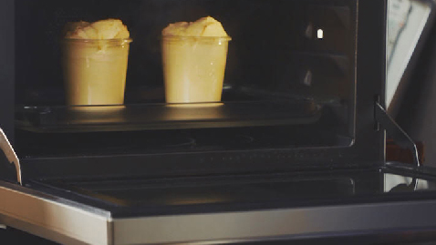 Soufflés au fromage à la crème et à la compote de cerises