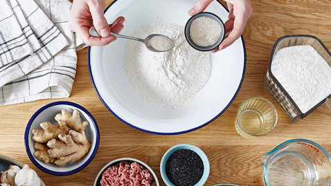 Steamed Chinese Buns (Baozi) with Pork Mince and Prawn Filling