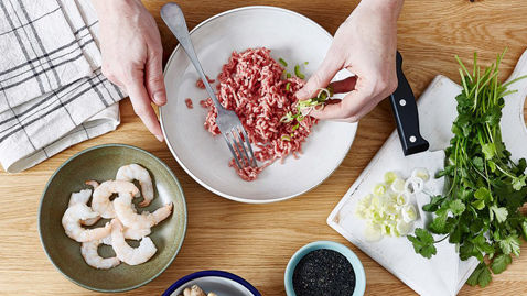 Steamed Chinese Buns (Baozi) with Pork Mince and Prawn Filling